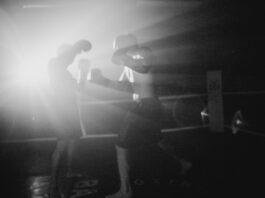 men boxing